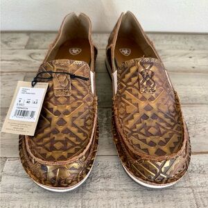 NWT Ariat Cruisers 9